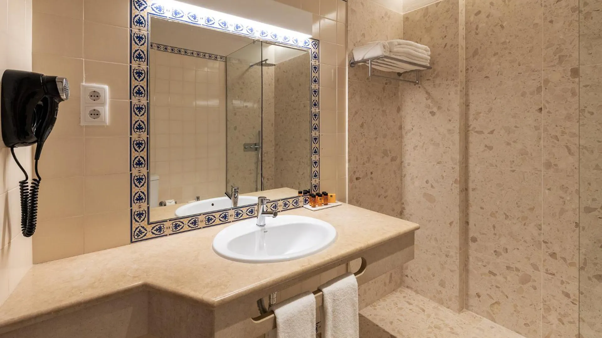 Hotel Belavista Da Luz 4*,